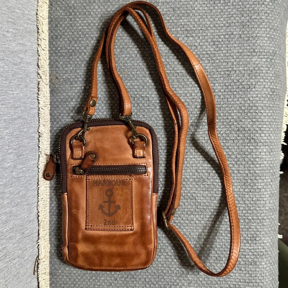 Harbour 2nd Brown Leather Crossbody Phone Bag with Lululemon Pouch Set Cognac